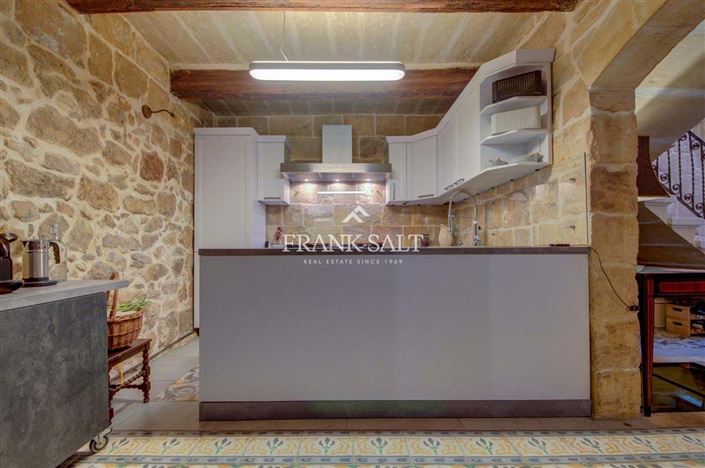 Image No.8-5 Bed Farmhouse for sale