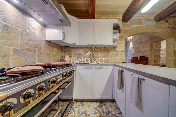 Image No.9-5 Bed Farmhouse for sale