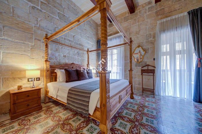 Image No.13-5 Bed Farmhouse for sale