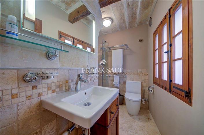 Image No.20-5 Bed Farmhouse for sale