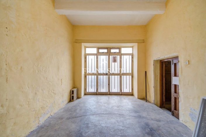 Image No.12-3 Bed Townhouse for sale