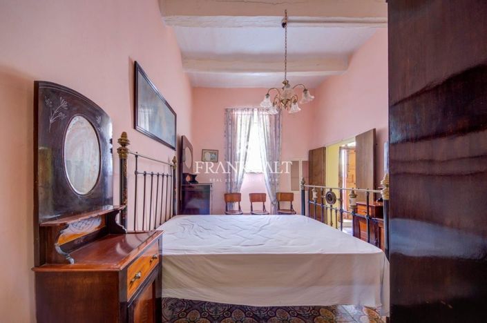 Image No.33-3 Bed Townhouse for sale