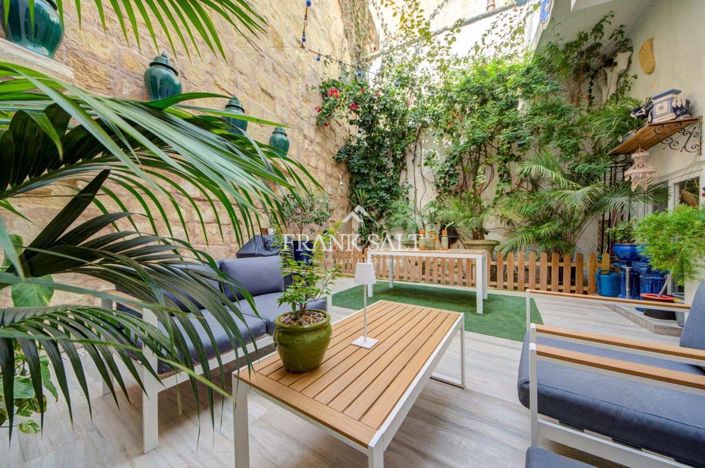 Image No.2-1 Bed Farmhouse for sale