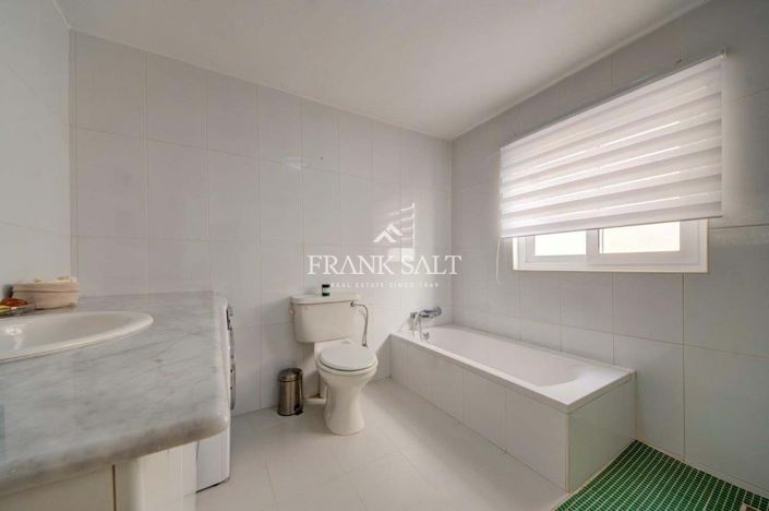 Image No.36-2 Bed Townhouse for sale