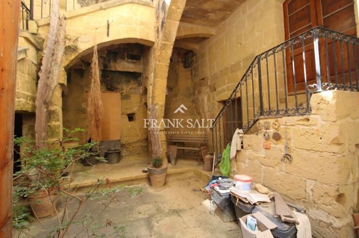 Image No.14-3 Bed Farmhouse for sale