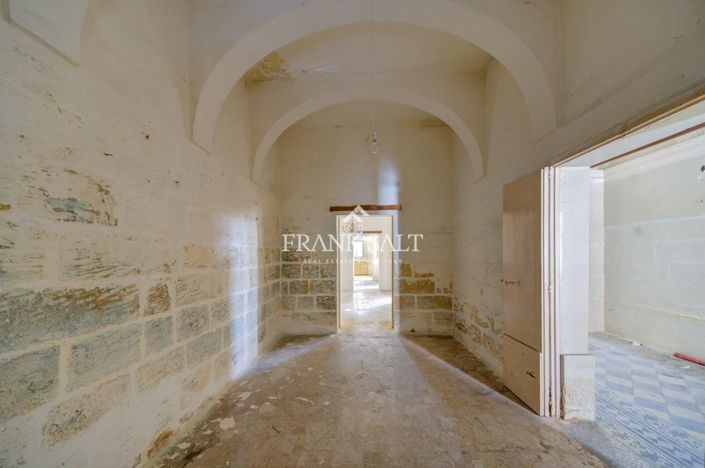 Image No.11-3 Bed Farmhouse for sale