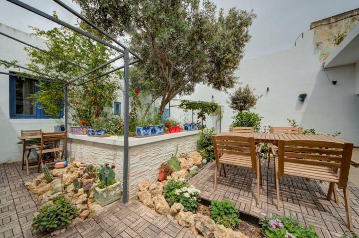 Image No.4-6 Bed Townhouse for sale