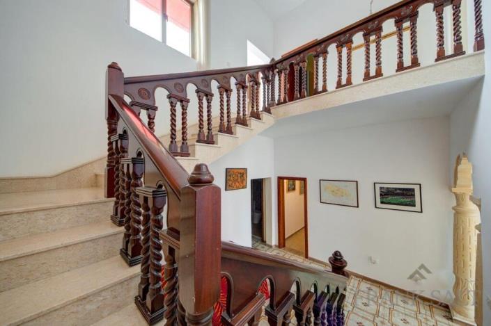 Image No.7-6 Bed Townhouse for sale