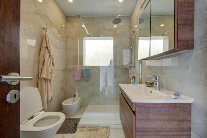 Image No.20-6 Bed Townhouse for sale