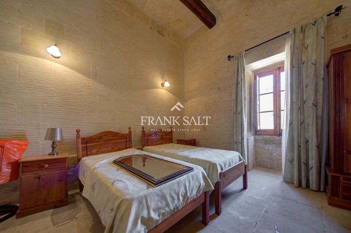 Image No.18-3 Bed Farmhouse for sale