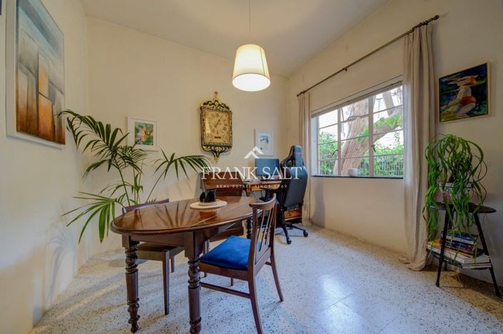 Image No.18-6 Bed Townhouse for sale