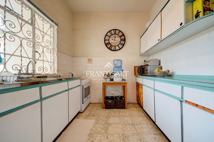 Image No.19-6 Bed Townhouse for sale