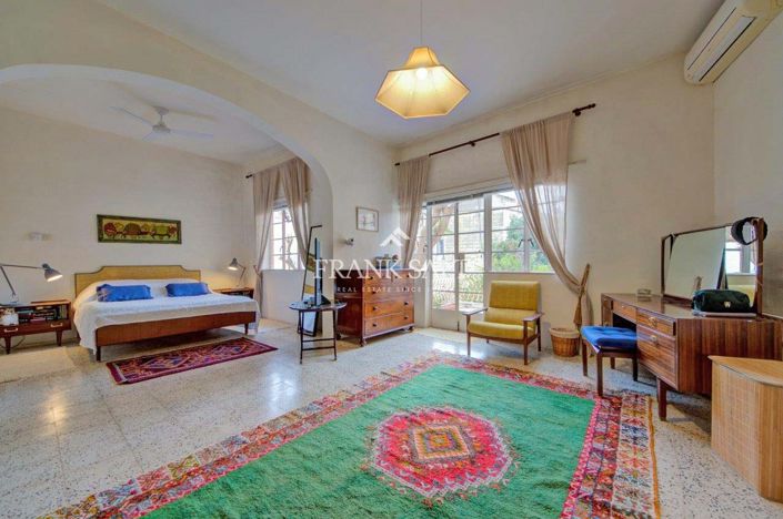 Image No.21-6 Bed Townhouse for sale