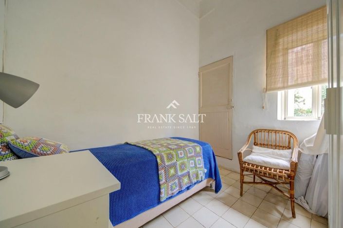 Image No.22-6 Bed Townhouse for sale