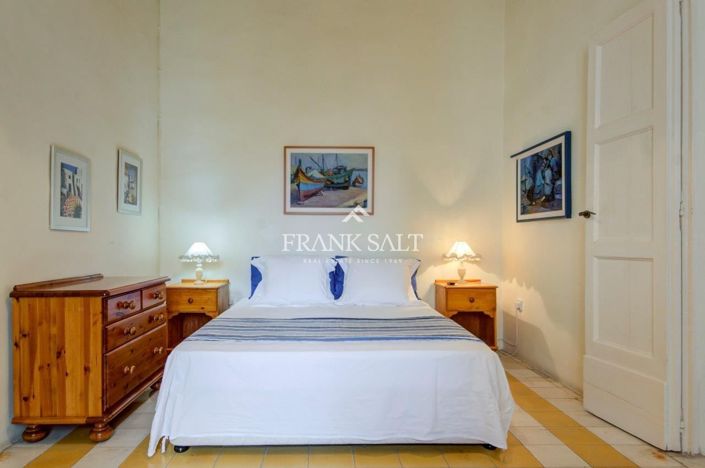 Image No.23-6 Bed Townhouse for sale