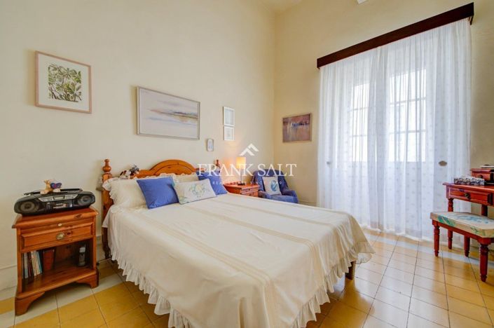 Image No.24-6 Bed Townhouse for sale