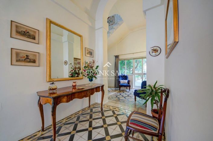 Image No.9-6 Bed Townhouse for sale