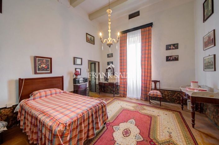 Image No.11-4 Bed Townhouse for sale