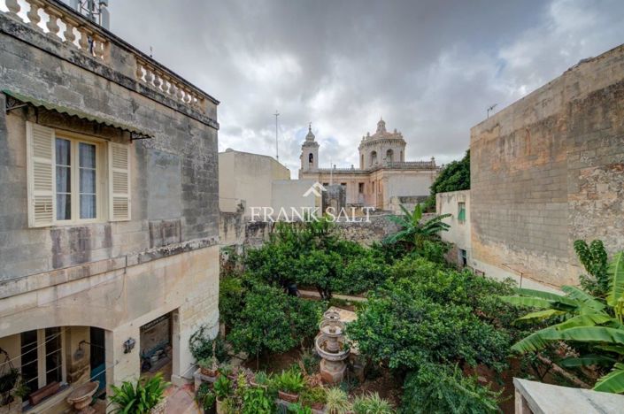 Image No.15-4 Bed Townhouse for sale