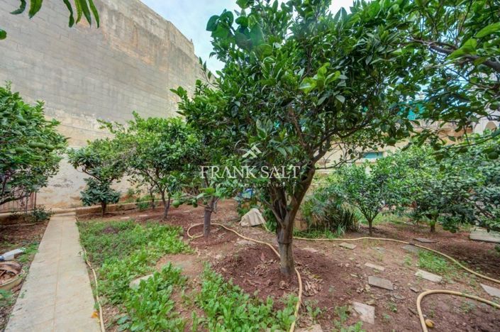 Image No.19-4 Bed Townhouse for sale