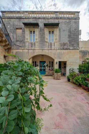 Image No.21-4 Bed Townhouse for sale