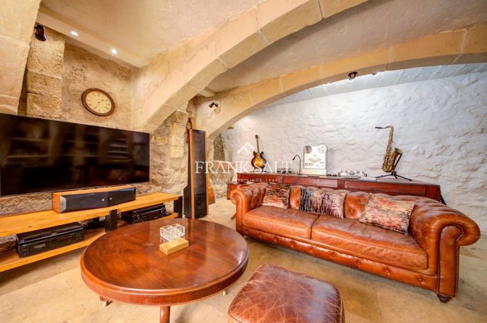 Image No.9-3 Bed Farmhouse for sale