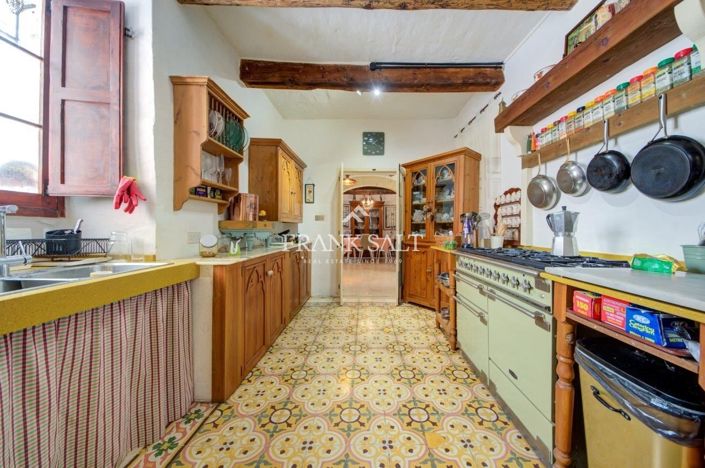 Image No.11-3 Bed Farmhouse for sale