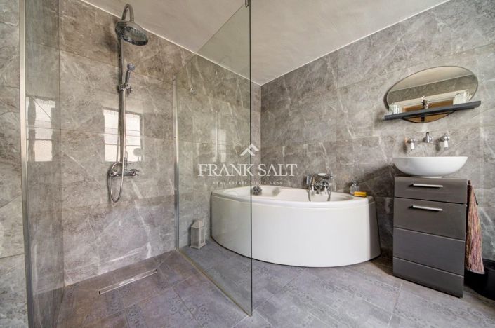 Image No.14-3 Bed Farmhouse for sale