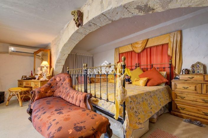 Image No.21-3 Bed Farmhouse for sale