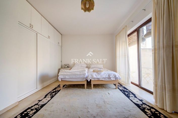 Image No.16-4 Bed House for sale