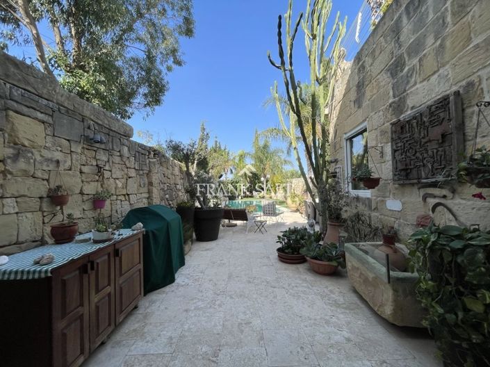 Image No.11-5 Bed Farmhouse for sale