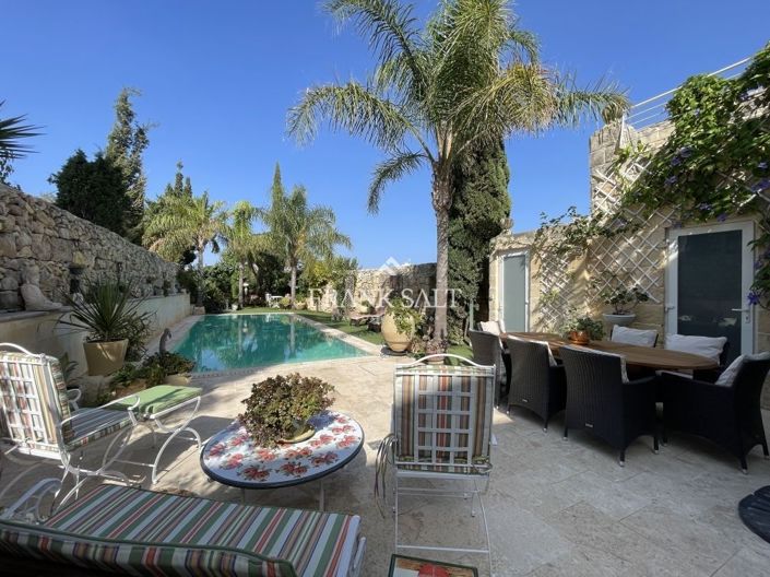 Image No.2-5 Bed Farmhouse for sale