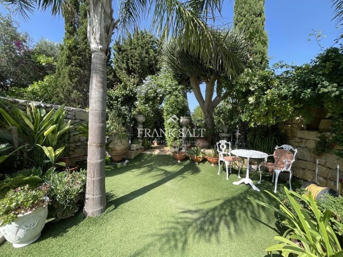 Image No.20-5 Bed Farmhouse for sale