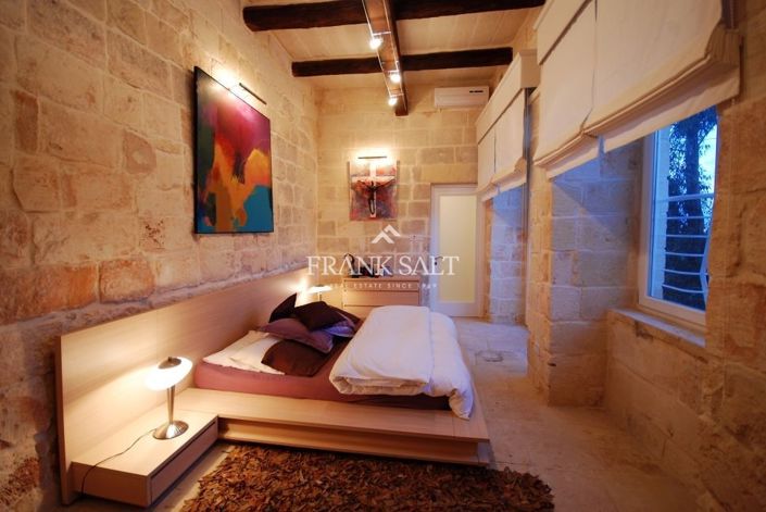 Image No.29-5 Bed Farmhouse for sale