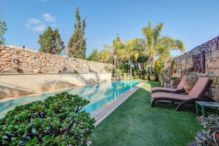 Image No.3-5 Bed Farmhouse for sale