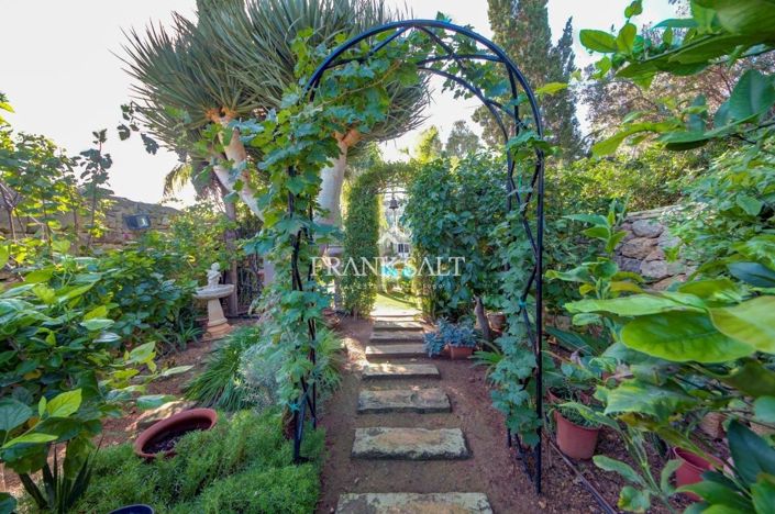 Image No.34-5 Bed Farmhouse for sale