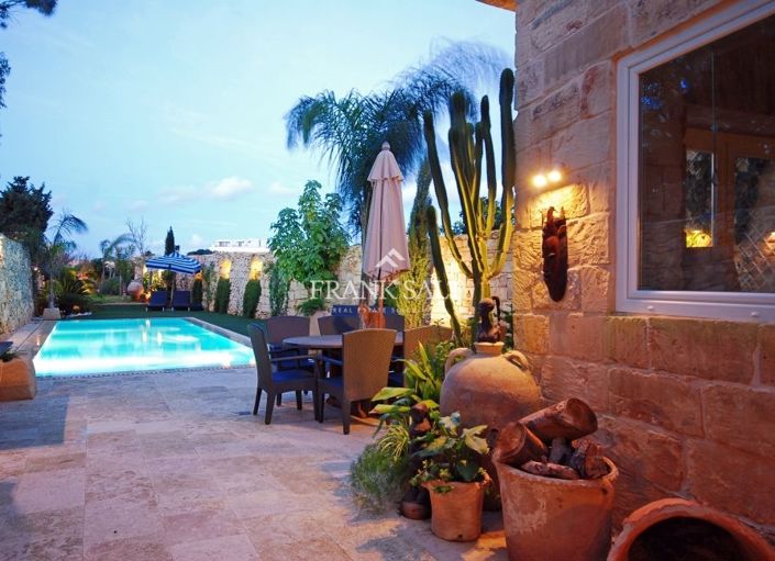 Image No.45-5 Bed Farmhouse for sale