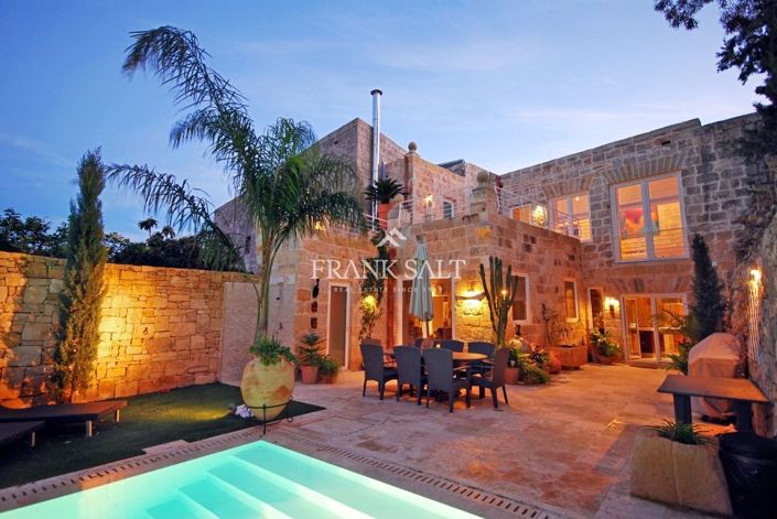 Image No.48-5 Bed Farmhouse for sale