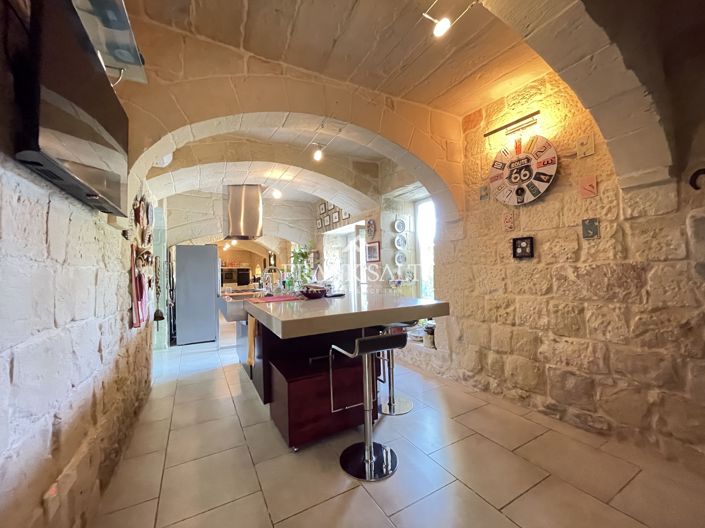 Image No.50-5 Bed Farmhouse for sale