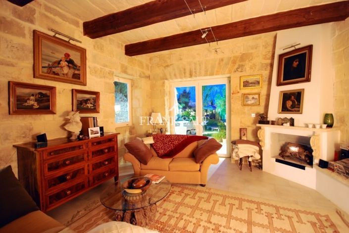 Image No.52-5 Bed Farmhouse for sale