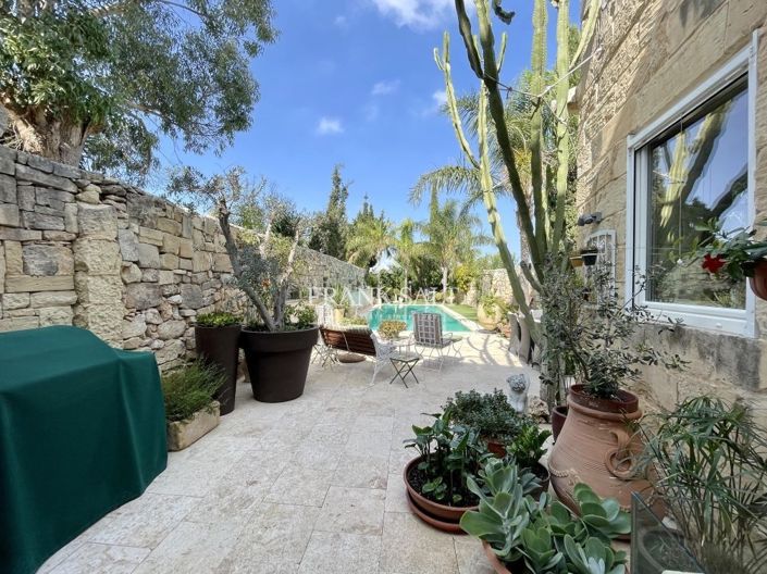 Image No.8-5 Bed Farmhouse for sale