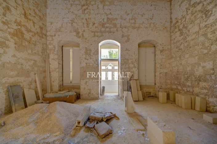 Image No.13-6 Bed Townhouse for sale