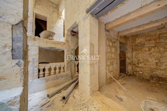 Image No.16-6 Bed Townhouse for sale