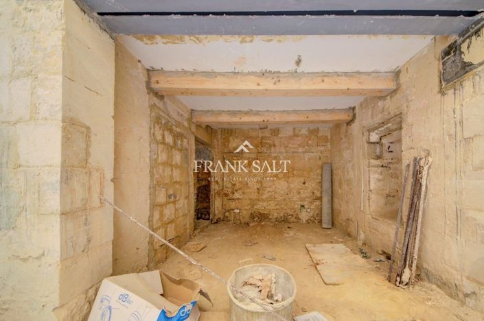 Image No.20-6 Bed Townhouse for sale