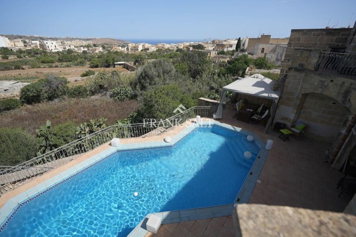 Image No.1-4 Bed Farmhouse for sale