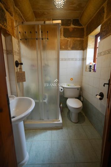 Image No.20-4 Bed Farmhouse for sale