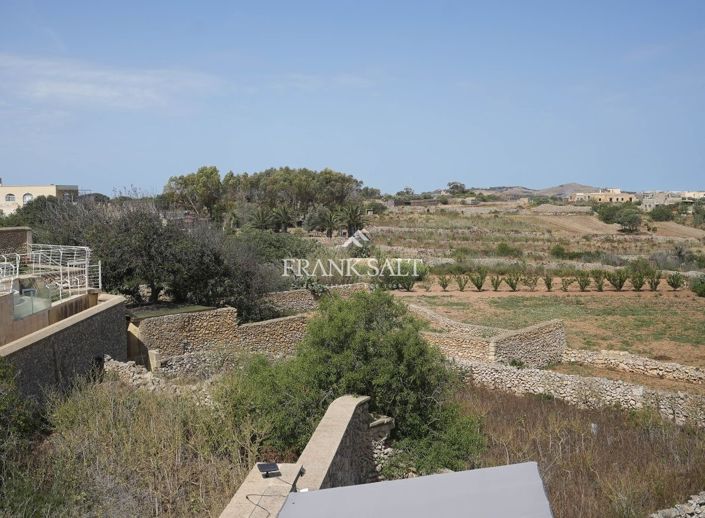 Image No.21-4 Bed Farmhouse for sale