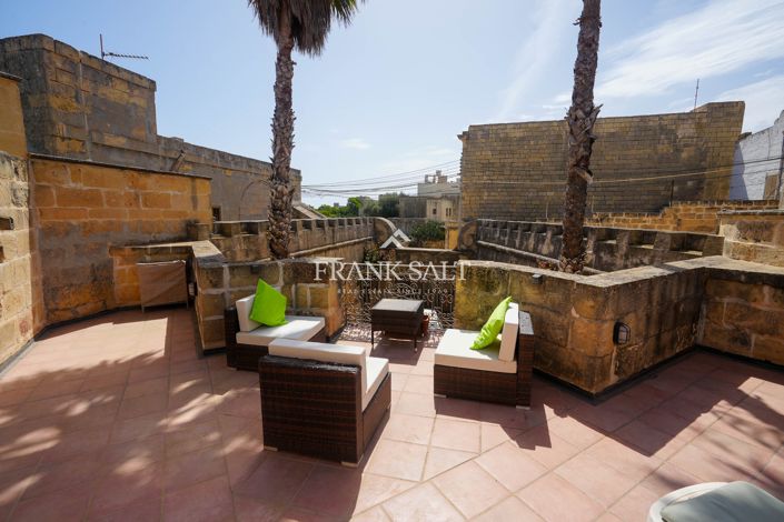 Image No.22-4 Bed Farmhouse for sale