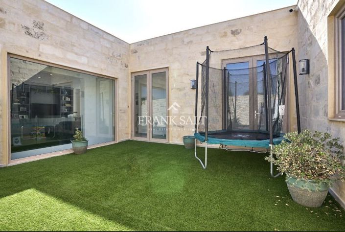 Image No.13-3 Bed Farmhouse for sale