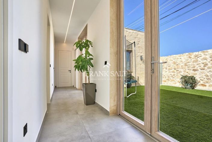 Image No.15-3 Bed Farmhouse for sale